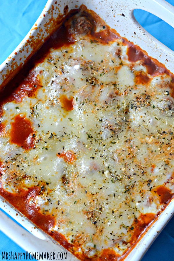 I love easy & delicious recipes like this Meatball Parmesan Casserole. You only need 5 ingredients, it's ready in minutes & it'll feed a crowd for cheap.