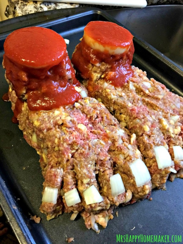 Halloween Feetloaf - as in a delicious meatloaf crafted to look like a pair of feet. Perfect creepy dinner for Halloween! | MrsHappyHomemaker.com @thathousewife