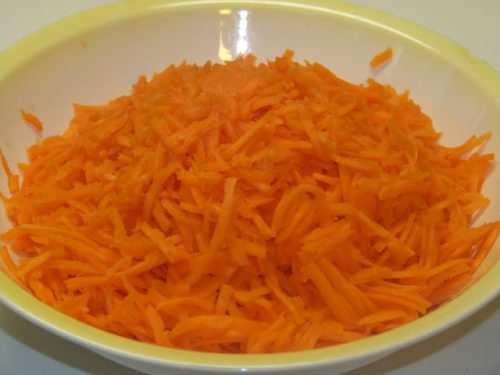 shredded carrots in bowl