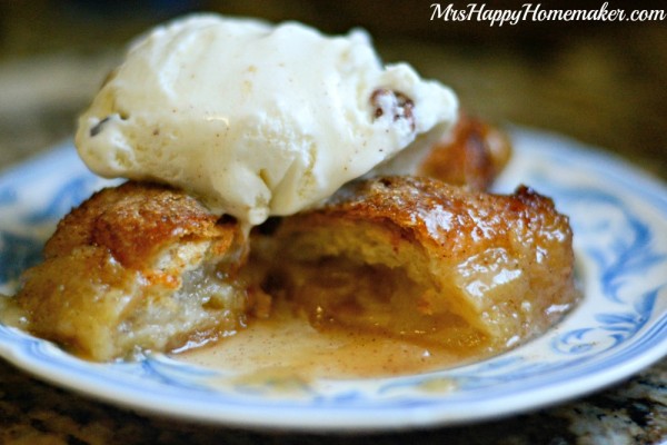The BEST Apple Dumplings EVER. And you only need 6 ingredients to make them. The secret ingredient may seem a little crazy, but trust me on this! | MrsHappyHomemaker.com @mrshappyhomemaker