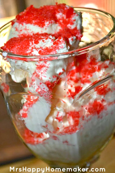 These Firecracker Floats have real popping action that kinda feels like fireworks in your mouth that's created by using Pop Rocks. They're SO yummy!!