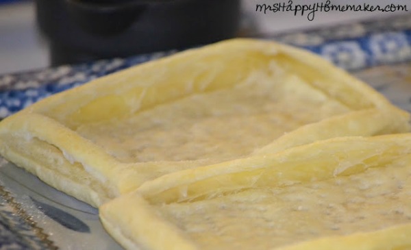 Homemade Toaster Strudels - you can make these in large batches, and freeze them for easy breakfasts in the morning time! Plus, you know EXACTLY what goes into them!