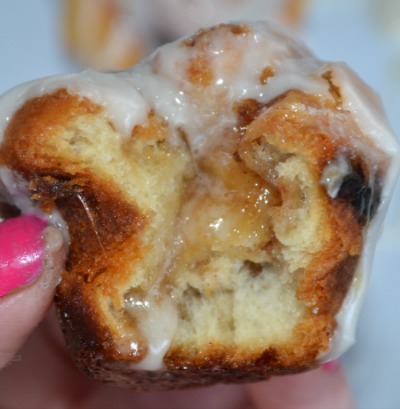 15 Minute Miniature Cinnamon Rolls - starts off with a can of crescent rolls!