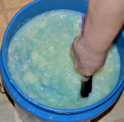 Homemade Liquid Laundry Detergent with the Power of Tide! 