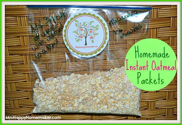 Homemade Instant Oatmeal Packets! Storebought instant oatmeal costs about $0.35/packet & these homemade ones break down to just $0.08 a pack!