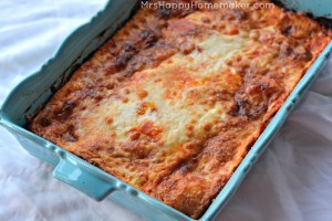 Easy Baked Ravioli - super easy, super fast, super delicious! Great one dish weeknight meal that the whole family will love! | MrsHappyHomemaker.com @MrsHappyHomemaker
