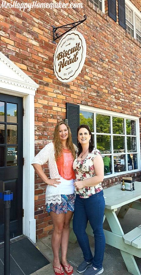 Asheville North Carolina is such a perfect place to plan a trip to! Here's part 1 of my recap from a recent girls' weekend in Asheville. We had so much fun!