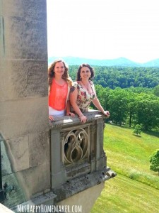 Mrs Happy Homemaker and Heather at Biltmore Estate