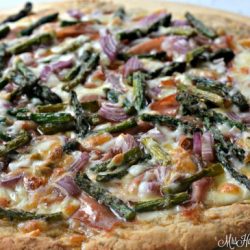 Sweet and Salty Prosciutto Asparagus Pizza | MrsHappyHomemaker.com @mrshappyhomemaker