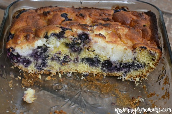 Blueberry Cream Cake - fresh blueberries, dollops of warm cream, light vanilla cake.... in other words, straight out perfection! Bonus points - the recipe is EASY!