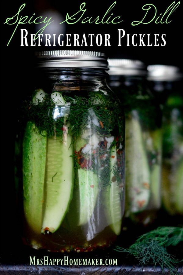 SPICY GARLIC DILL REFRIGERATOR PICKLES - they can be whipped up in a jiffy & since they are refrigerator pickles, you don't have to worry with the whole canning process & your pickles are ALWAYS crunchy & never soggy! | MrsHappyHomemaker.com @thathousewife