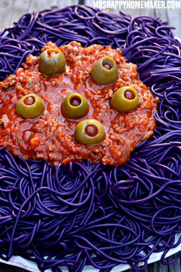 Halloween Spaghetti | MrsHappyHomemaker.com @thathousewife