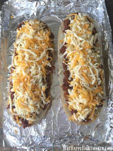 Easy Sloppy Joe French Bread Pizzas - this is a great weeknight meal that kids love! | MrsHappyHomemaker.com @mrshappyhomemaker