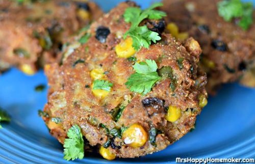 Mexican Salmon Patties - this is my grandmother's recipe for salmon patties that I jazzed up with some ingredients like black beans, corn, jalapenos, & taco seasoning. You won't believe how delicious this is!! | MrsHappyHomemaker.com @mrshappyhomemaker