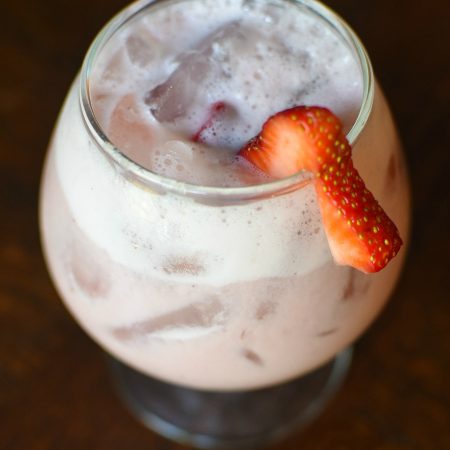 easy 4 ingredient Strawberries & Cream Agua de Fresa | MrsHappyHomemaker.com @mrshappyhomemaker