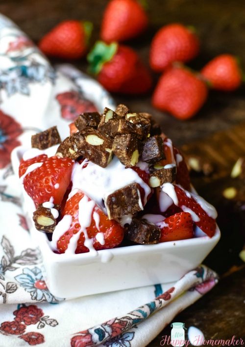 CHOCOLATE SEA SALT STRAWBERRIES & CREAM - looking for an egg free breakfast idea or maybe just a healthy dessert idea? These yummy fruit bowls have no added sugar, are dairy free, & are super quick to make. I hope that you love them! Whole30 & Paleo friendly too!