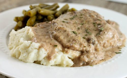 Cubed Steak and Gravy with mashed potatoes and green beans