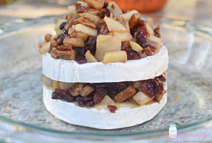 apple pecan baked Brie in a clear dish