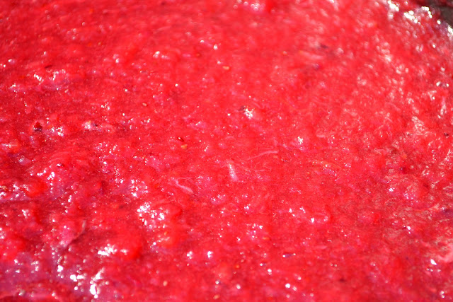 double berry applesauce sauce closeup